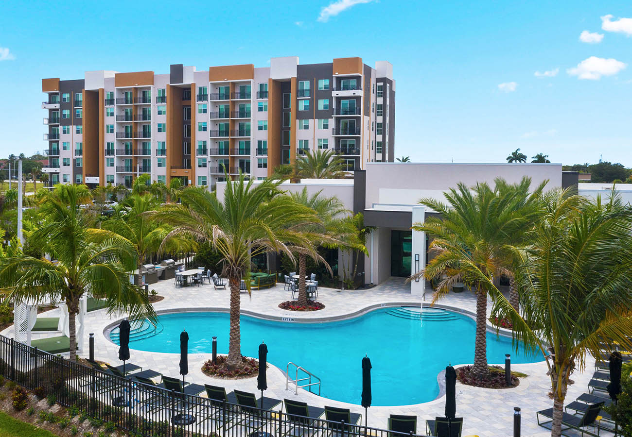 Pomelo-Miami-Gardens-Clubhouse-Pool